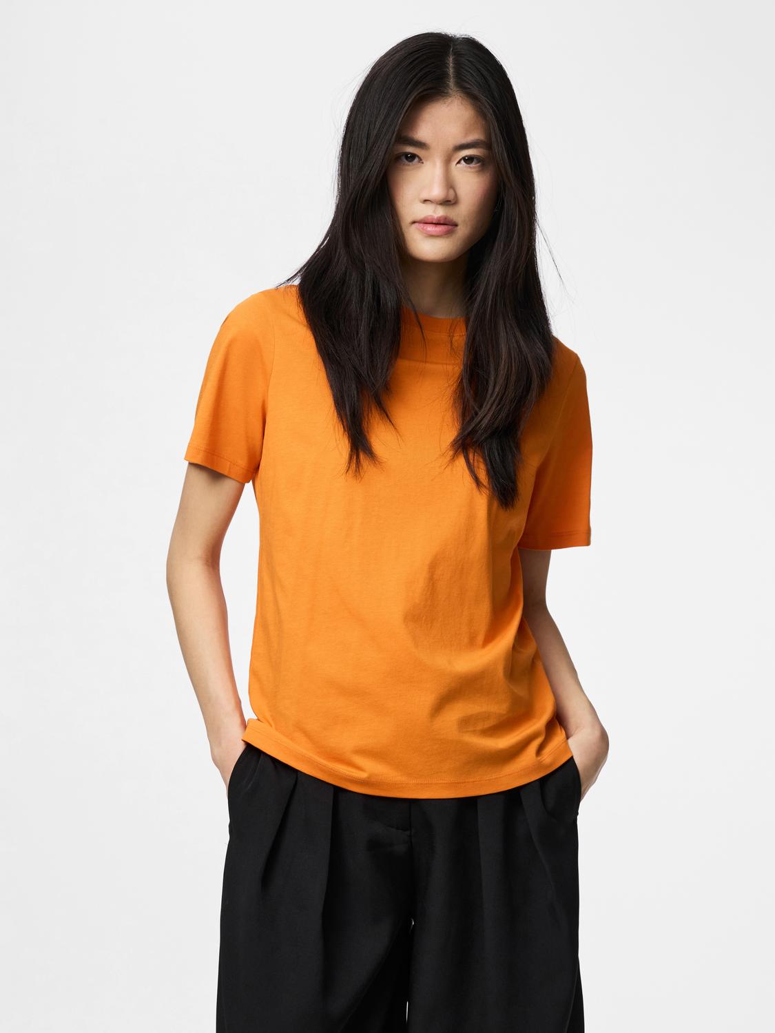 model_shot-front